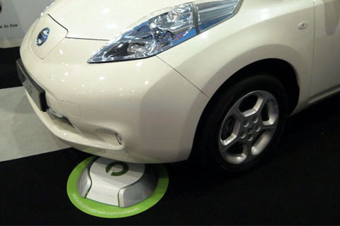 Nissan LEAF being charged with Evatran Plugless Power wireless system.  Source: EV World