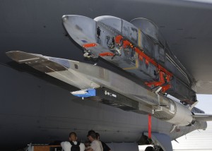 X-51A_Waverider_under_the_wing_of_B-52_2009