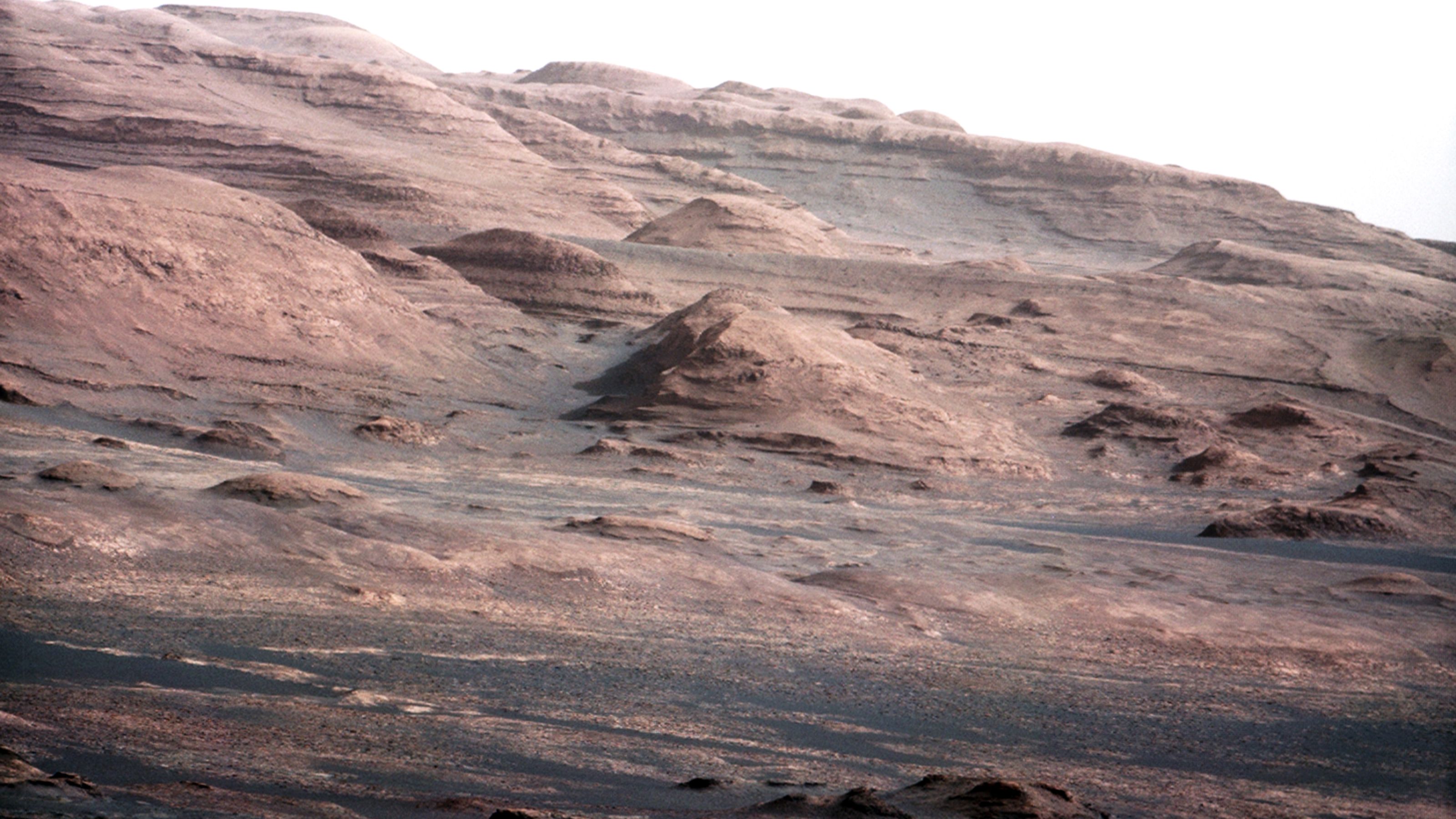Марс пригоден для жизни. Гора Шарп. Снимок с марсохода Curiosity. Снимки планеты Марс с марсохода. Гора Шарп на Марсе. Марс закат Кьюриосити.
