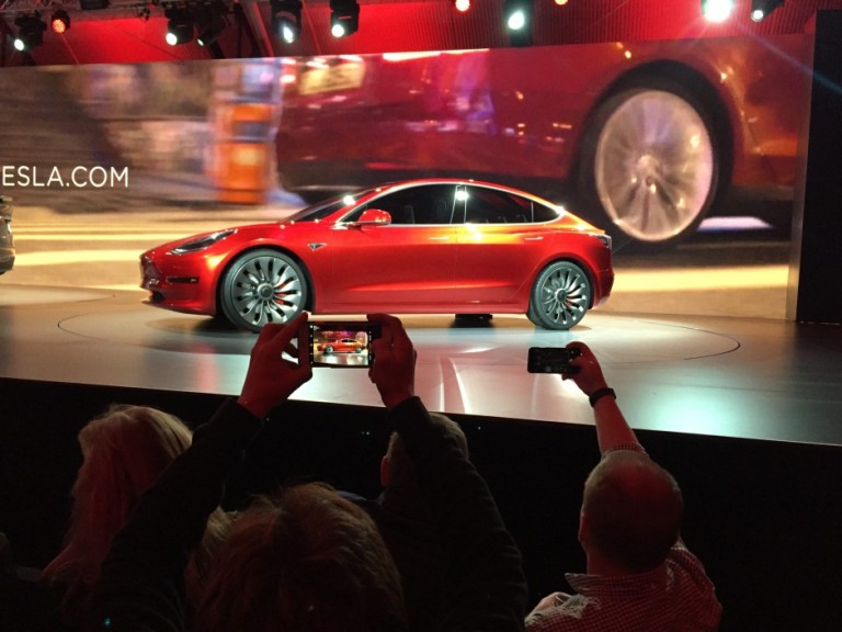 Tesla Model 3 Draws More Than 135,000 Preorders on First Day of Launch