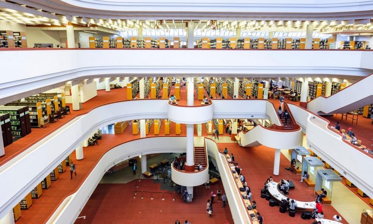Canada’s Public Libraries at the Forefront of the Digital Revolution