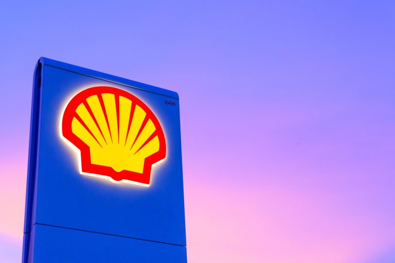 Royal Dutch Shell Sets Carbon Footprint Reduction Targets Tied to Executive Pay