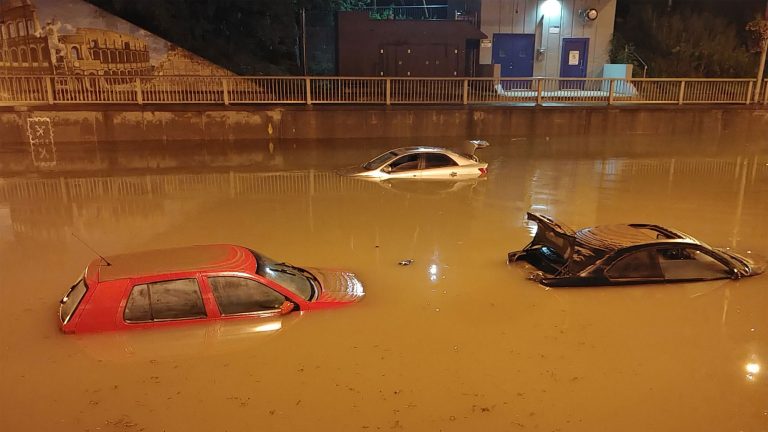 Gizmos & Gadgets: Will Smart Windshield Wipers and Connected Vehicles Help in Weather Forecasting?