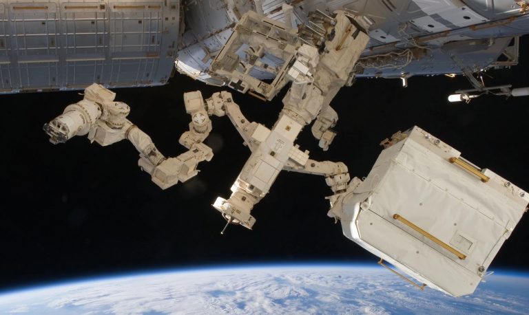 Gizmos & Gadgets: Robots That Repair Satellites May Soon Become a Reality
