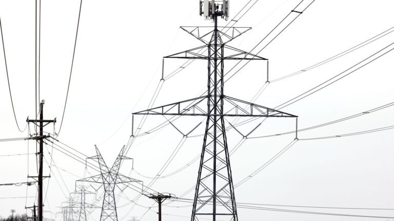 How Electricity Gets From the Power Plant To Your Home